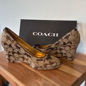 🍬 Coach Fabric Wedges Size 8